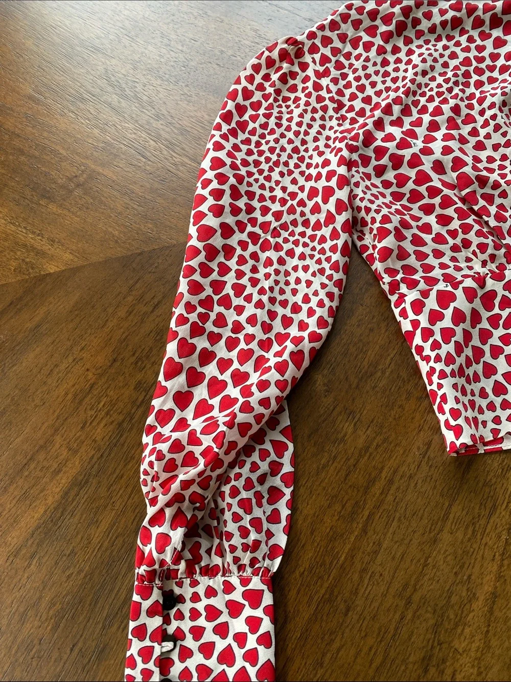 Authentic silk with the hidden 'for Real' signature in the print (see photos)